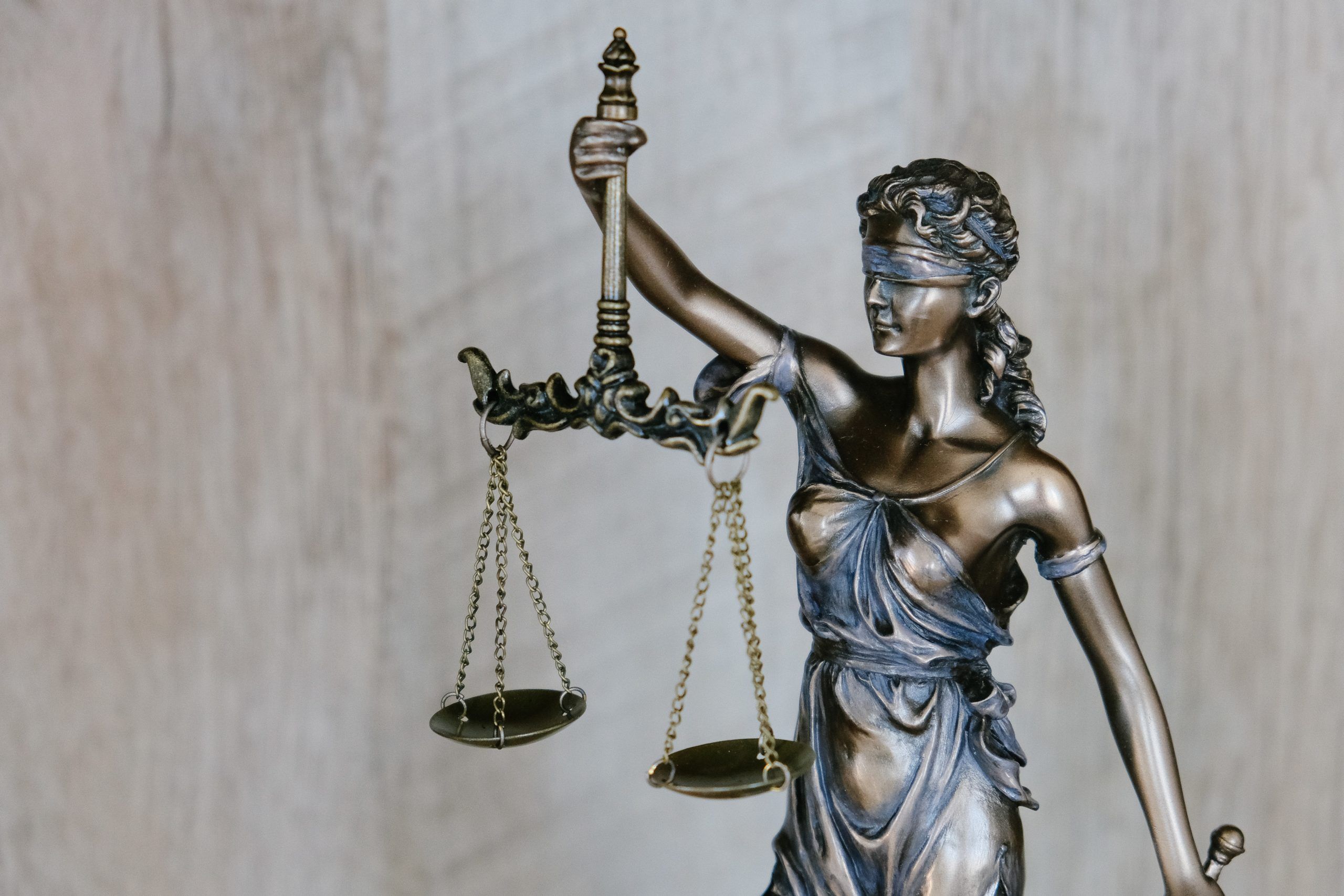 Imagen de escultura que representa la justicia